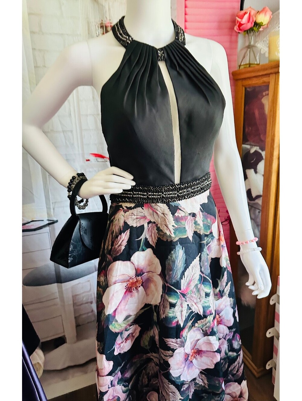 Chic Floral A-Line Party Dress in Black and Pink - Picture 9 of 14